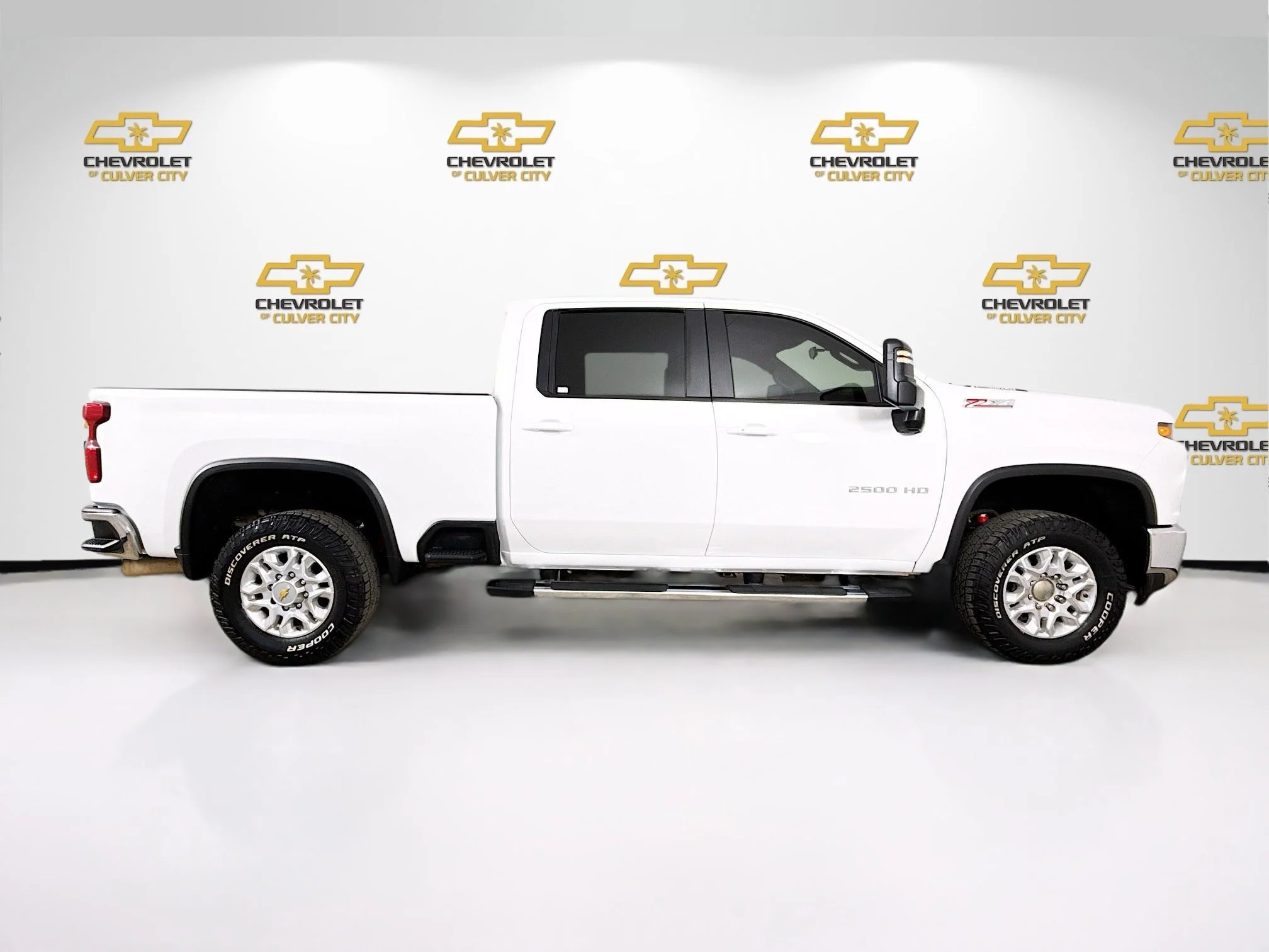 Used 2022 Summit White Chevrolet LT image 9