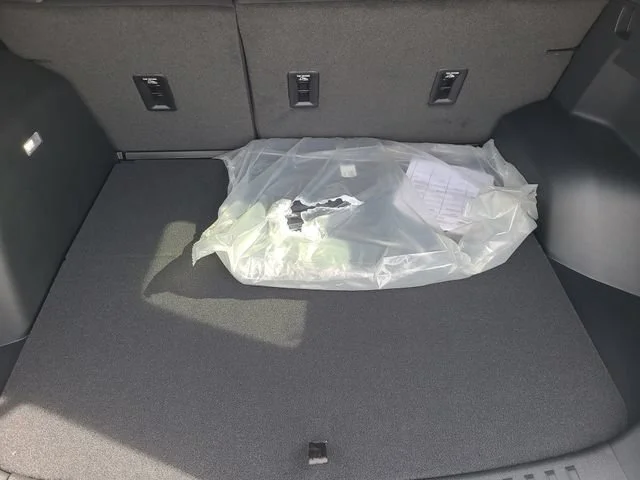 New 2027 Summit White Chevrolet LT image 9