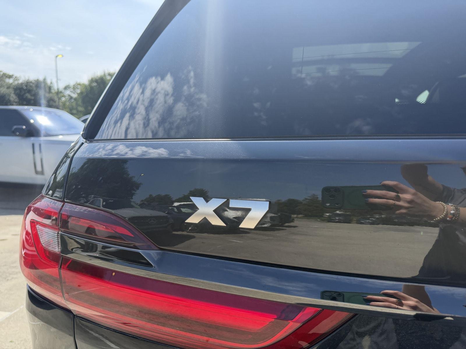 Used 2021 Black Sapphire Metallic BMW M50i image 22