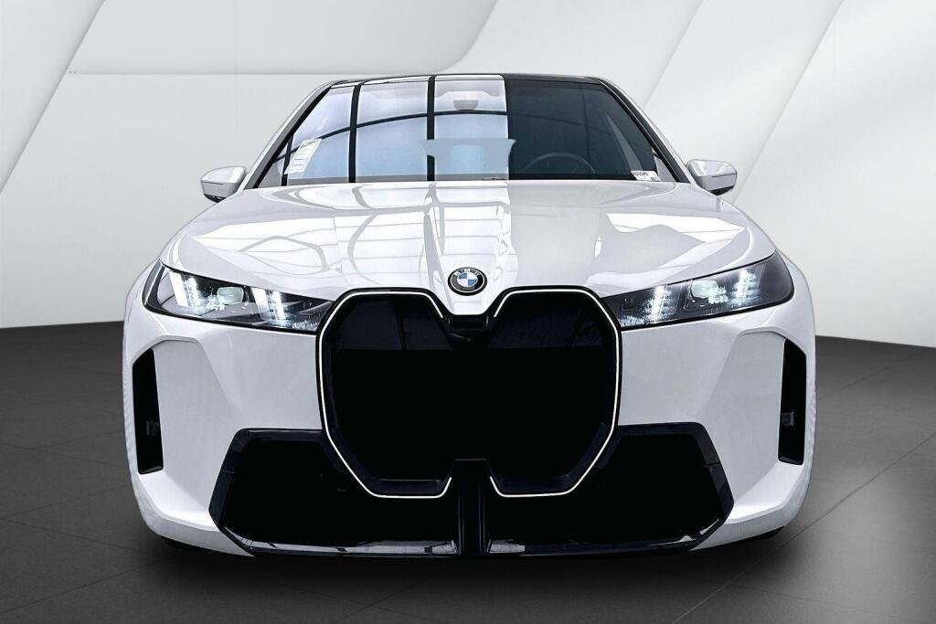 Used 2026 Mineral White Metallic BMW xDrive45 image 2