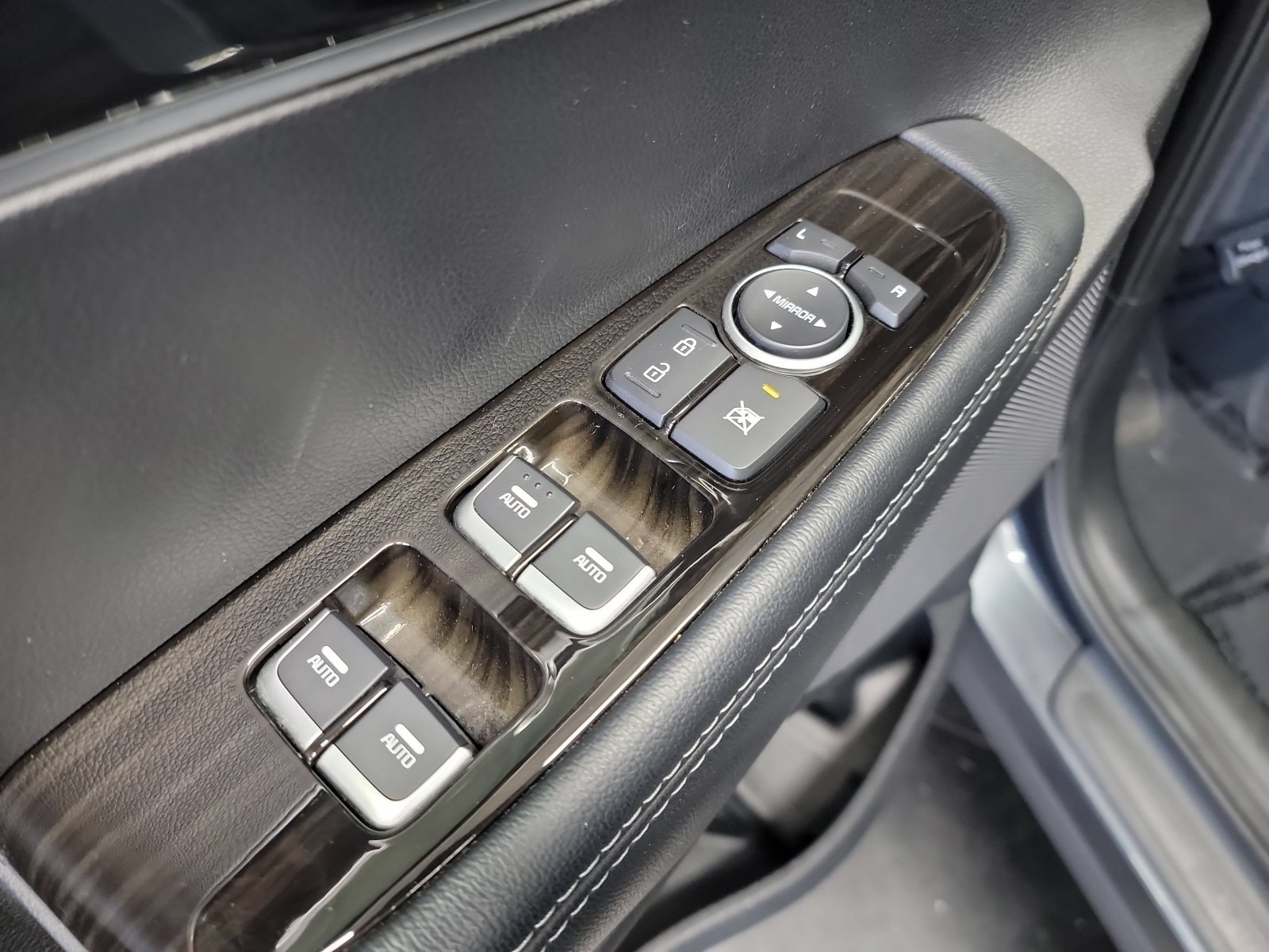 Used 2019 Gravity Grey Kia LX image 13
