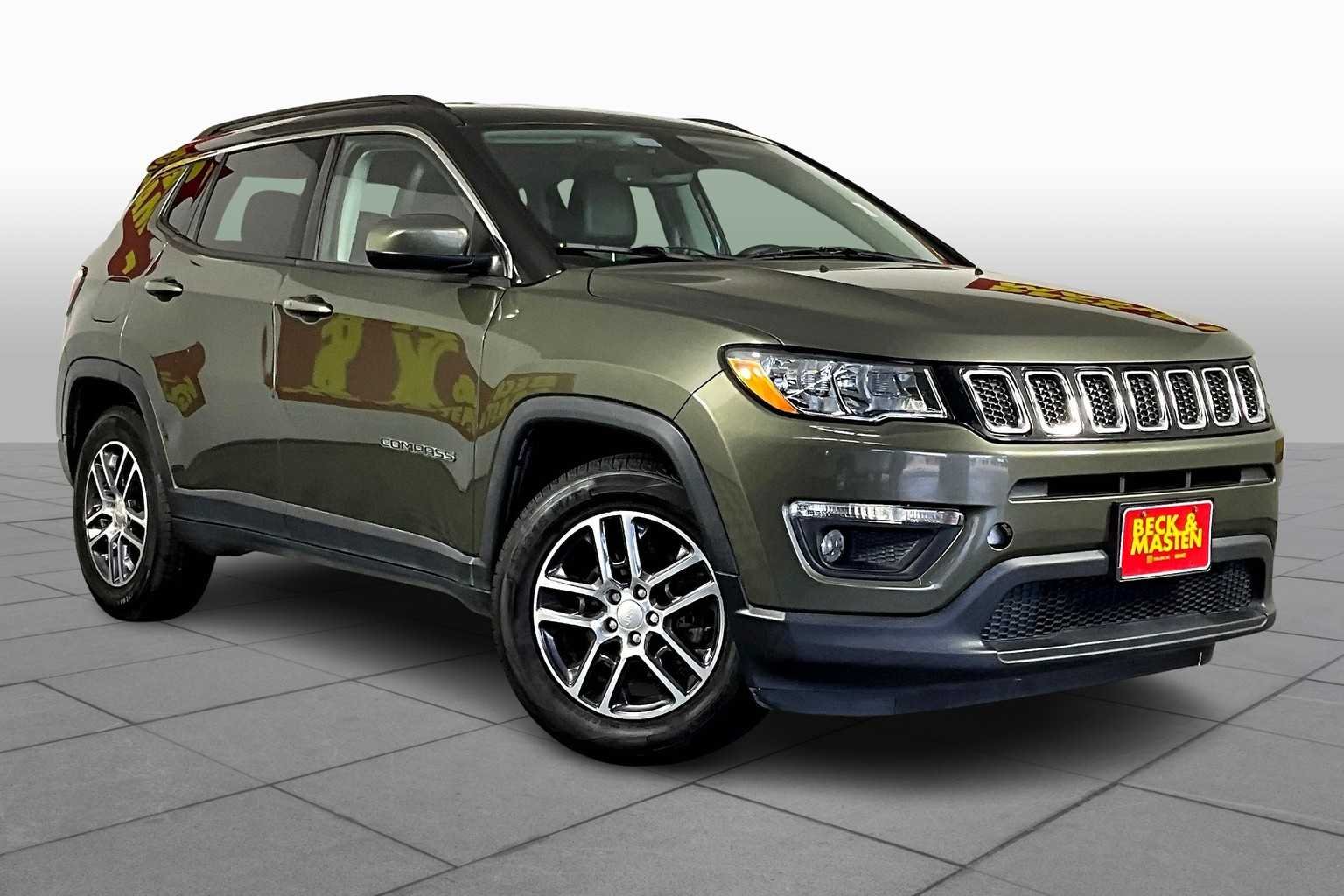 Used 2018 Olive Green Pearlcoat Jeep Latitude image 3