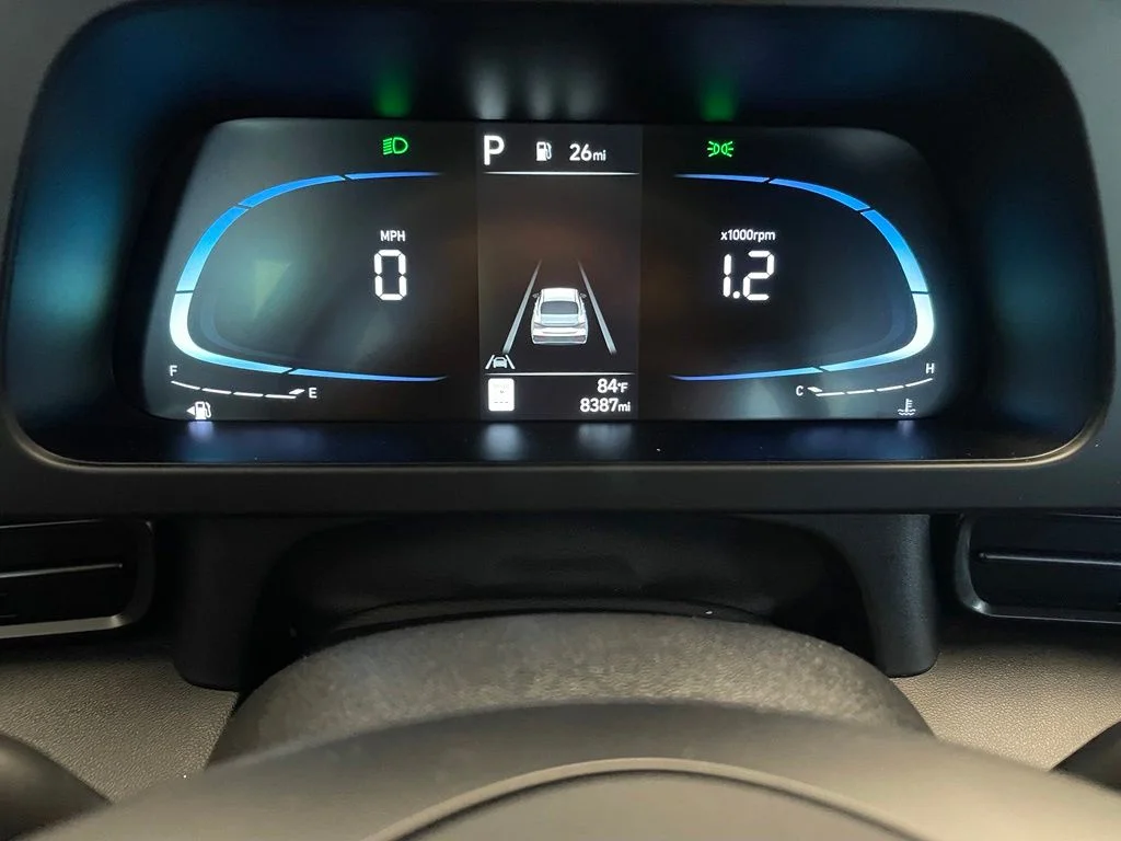 Used 2025 Gray Hyundai SEL Sport image 7