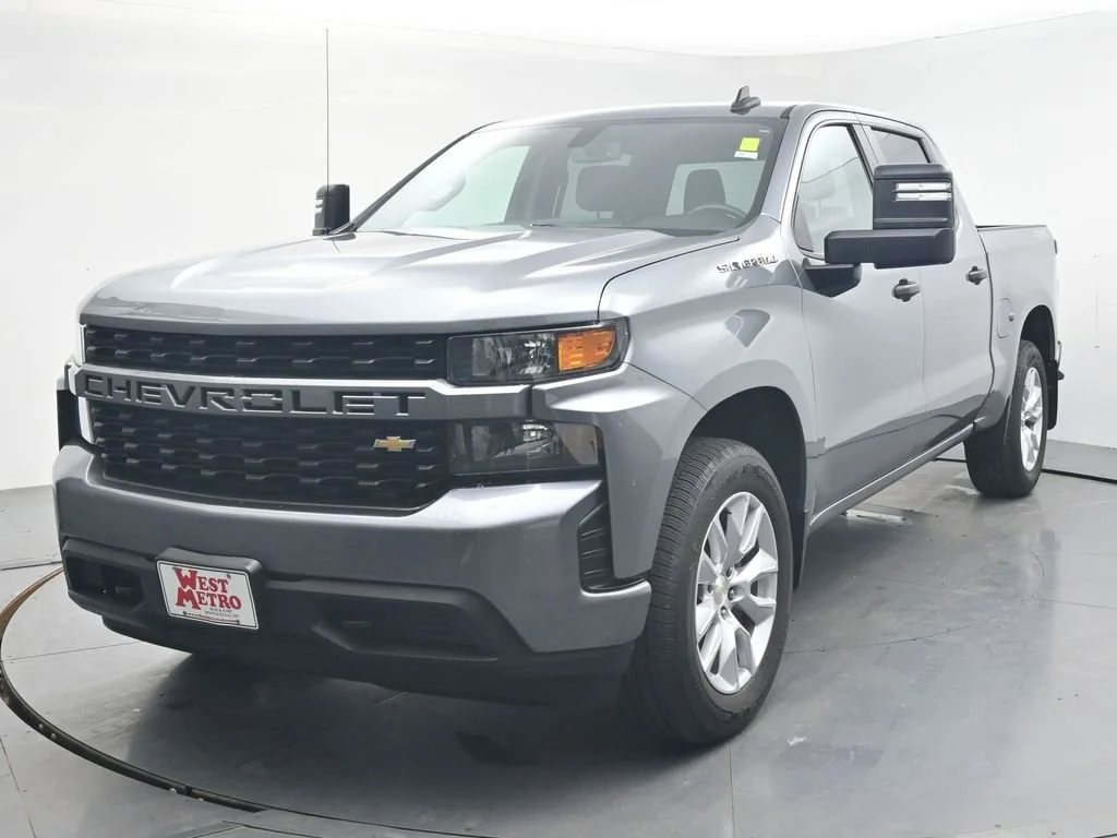 Used 2020 Chevrolet Silverado 1500 Custom with VIN 3GCUYBEF9LG382998 for sale in Monticello, Minnesota