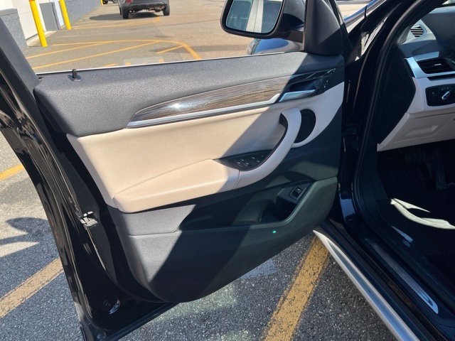 Used 2018 Jet Black BMW xDrive28i image 10
