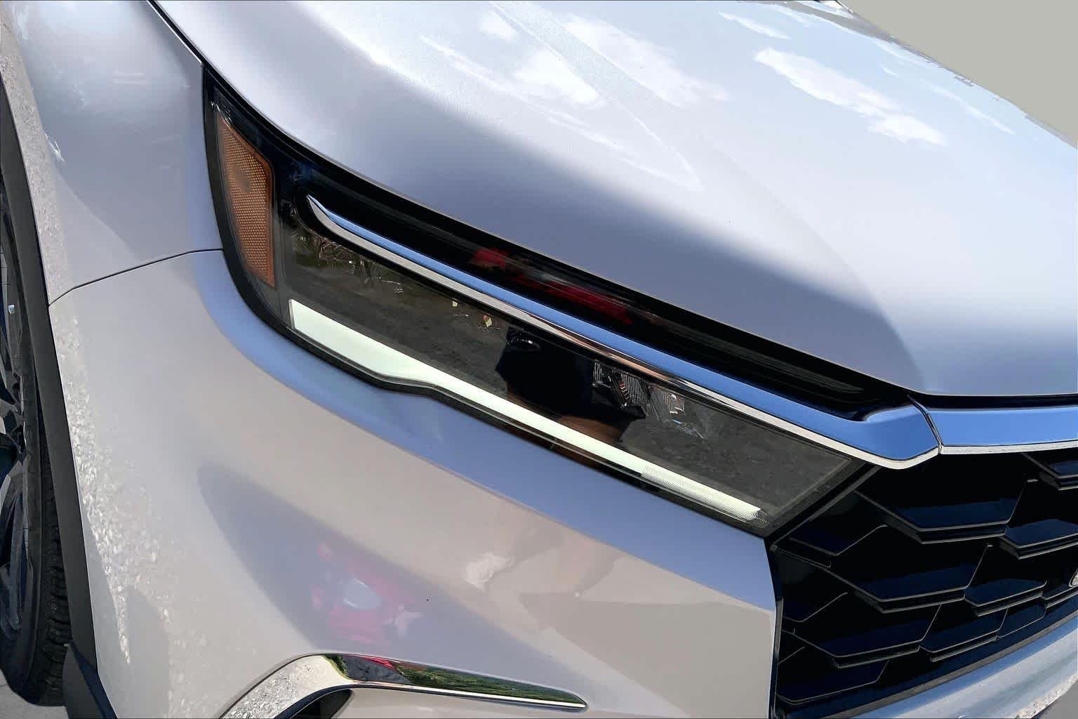 Certified Used 2025 Platinum White Pearl Honda AWD TRG image 27