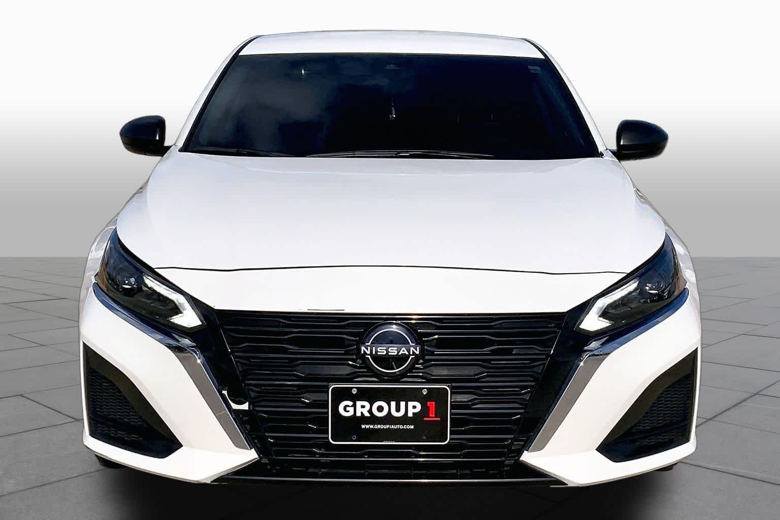 Used 2024 Glacier White Nissan 2.5 S image 4