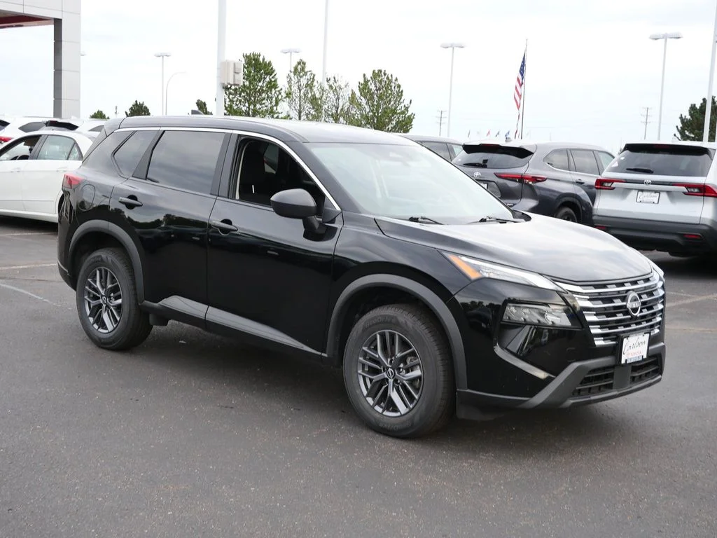 Used 2025 Nissan Rogue S with VIN 5N1BT3AB2SC811555 for sale in Minneapolis, Minnesota
