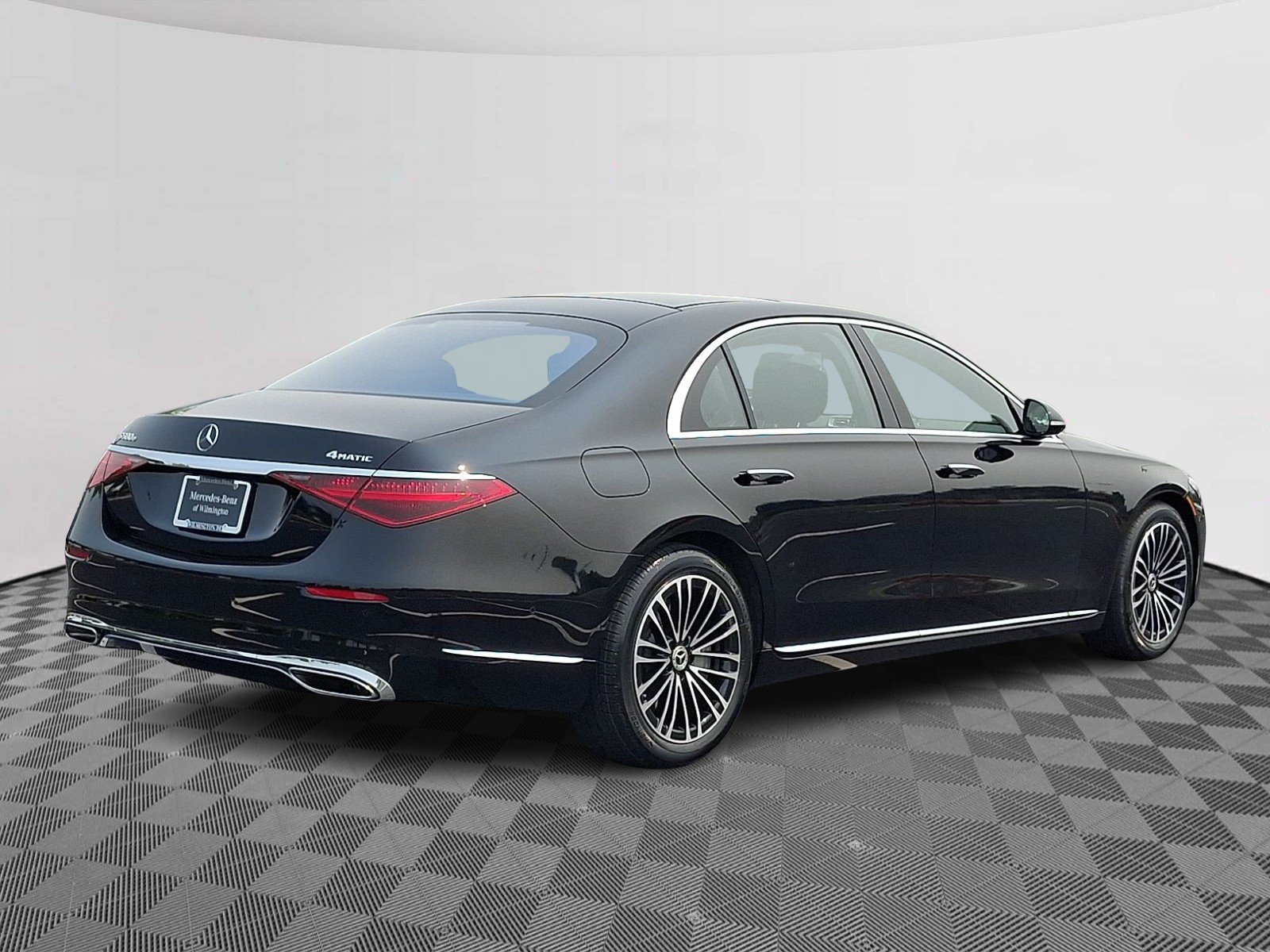 Certified Used 2024 Black - 040 Mercedes-Benz 4MATIC® image 6