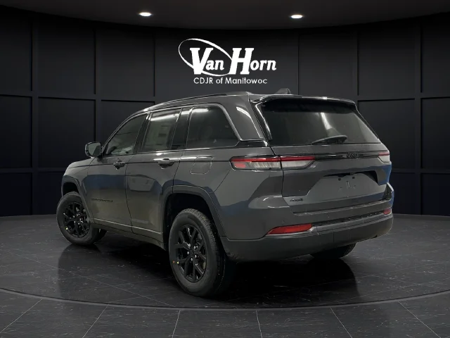 New 2026 Baltic Gray Metallic Clear-Coat Exterior Paint Jeep Altitude image 3