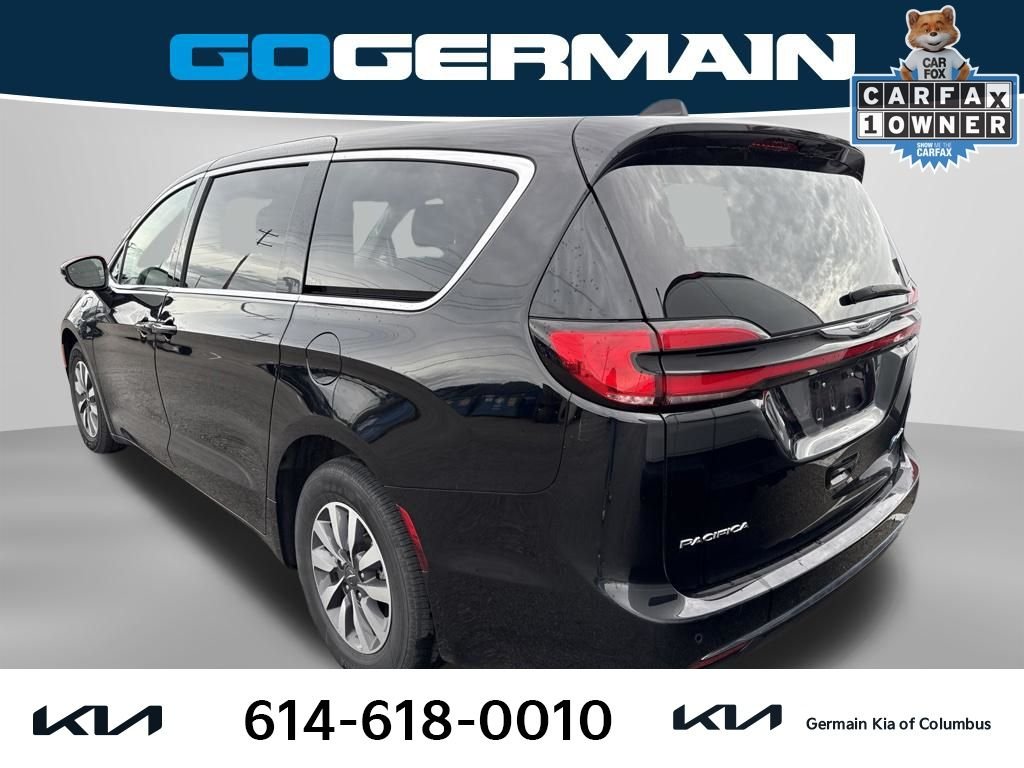 Used 2024 Black Chrysler Select image 2