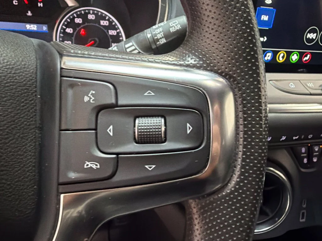 Used 2025 Summit White Chevrolet LT image 27