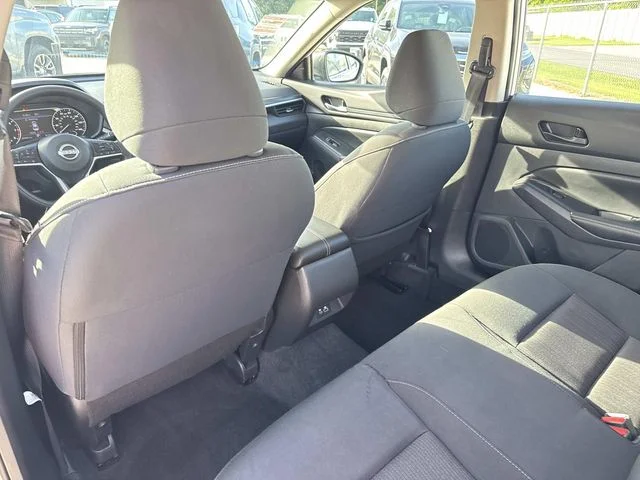 Used 2025 White Nissan 2.5 SV image 33