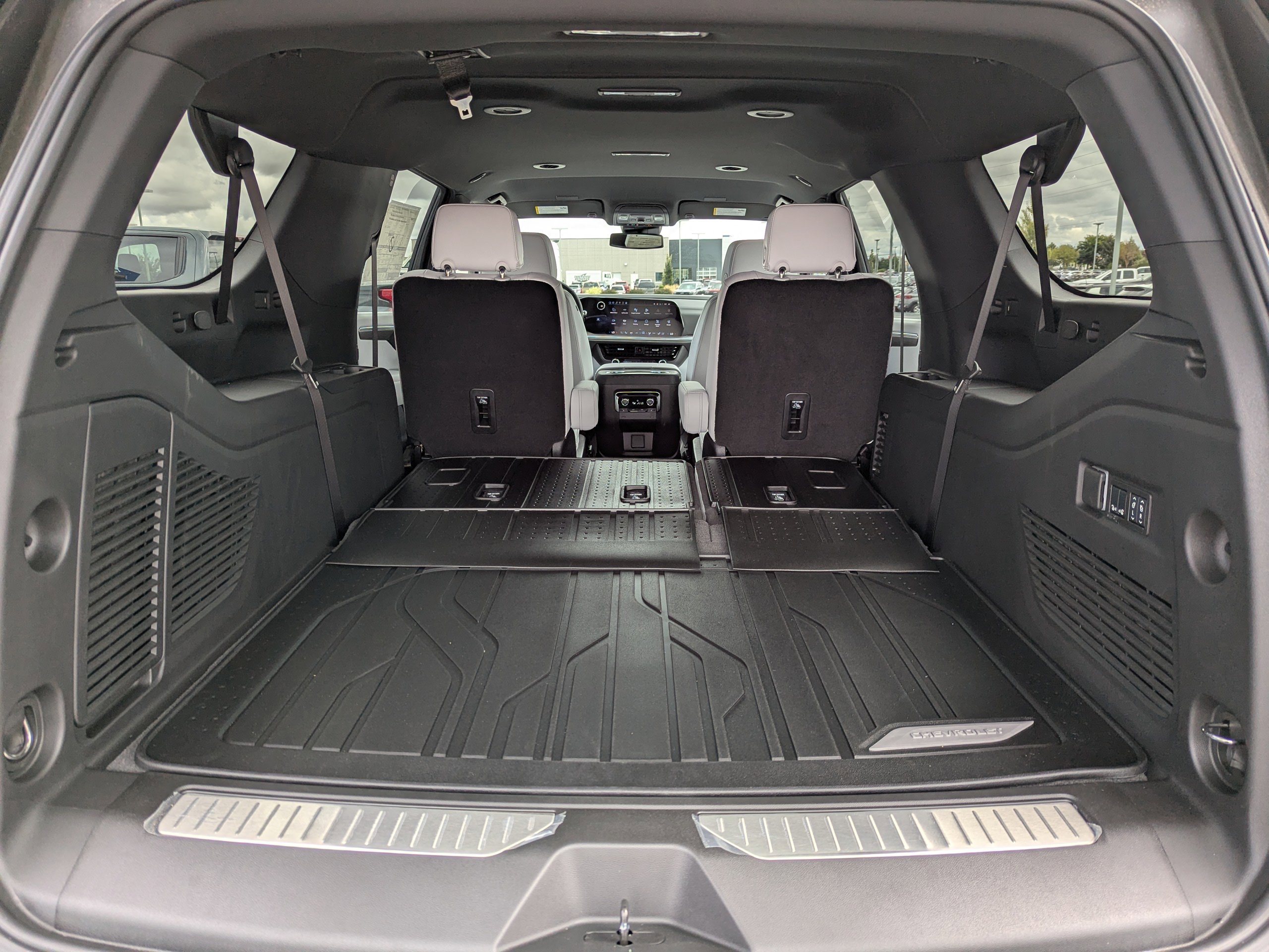 2025 Chevrolet Suburban Premier - Photo 37