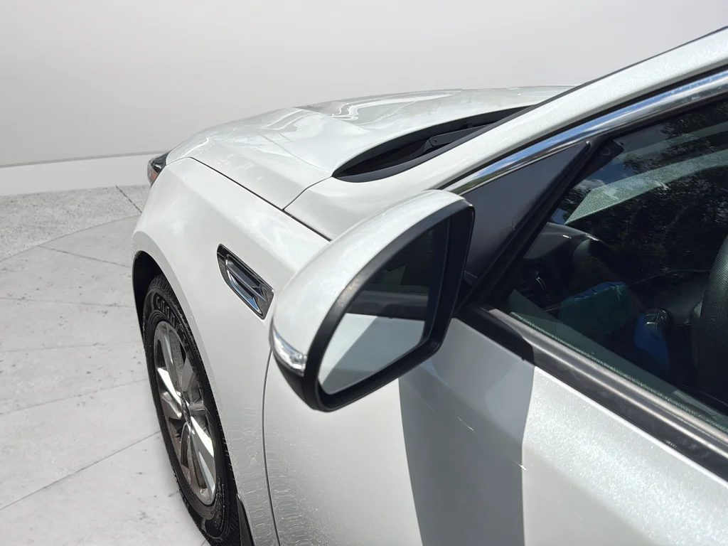 Used 2016 White Kia LX image 30