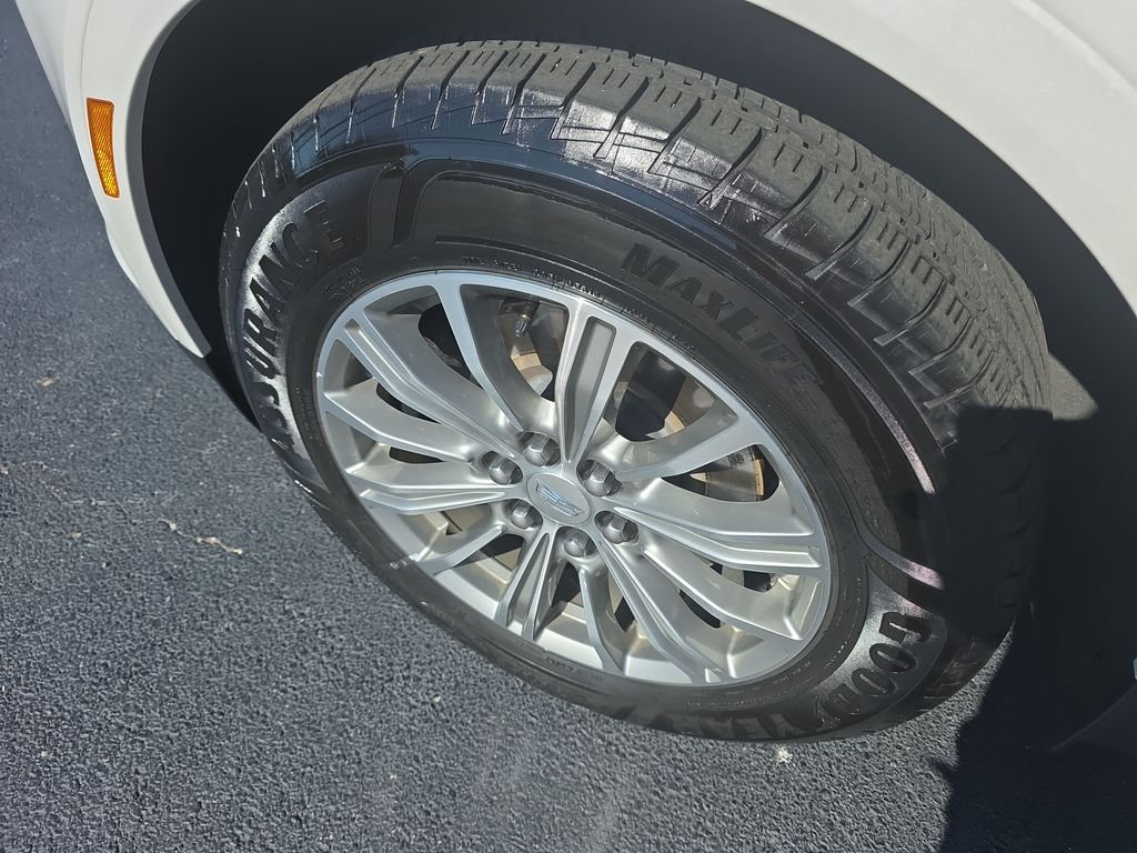 Used 2018 White Cadillac Luxury image 9