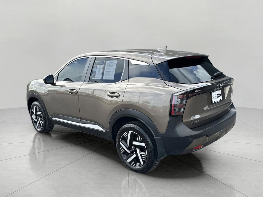 Used 2025 Brown Nissan SV image 5