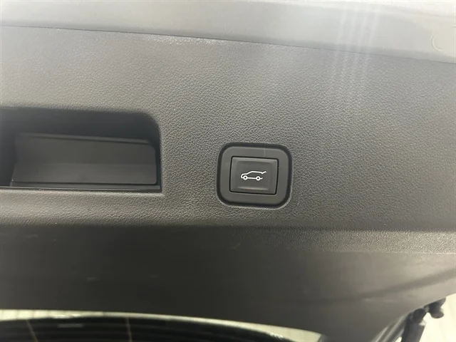 Used 2025 GRAY GMC FWD Elevation image 8