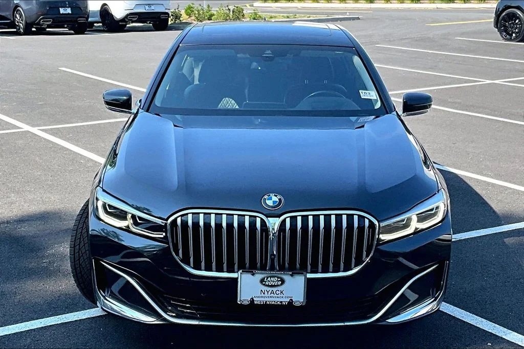 Used 2022 Black BMW 740i image 3