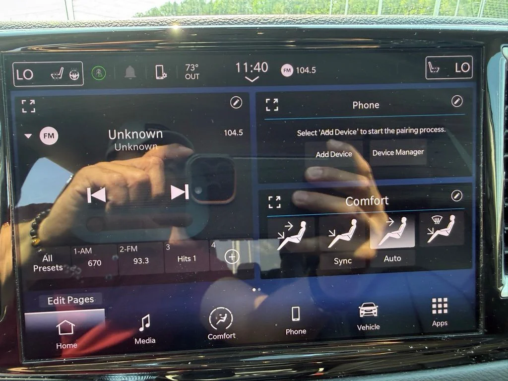 Used 2023 White Chrysler Touring L image 17