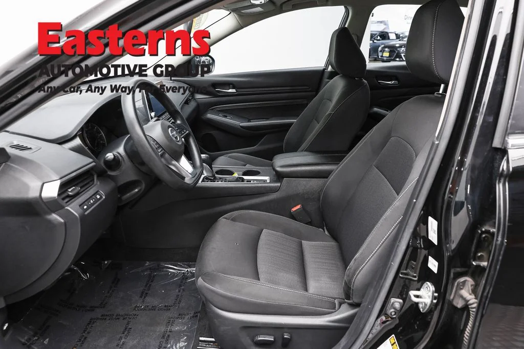 Used 2020 Black Nissan 2.5 S image 13