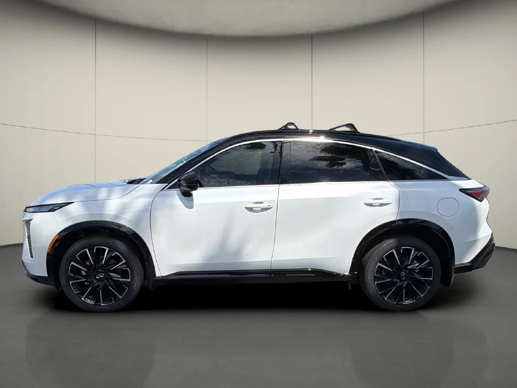 New 2027 2T RAD WHT INFINITI Autograph AWD image 4