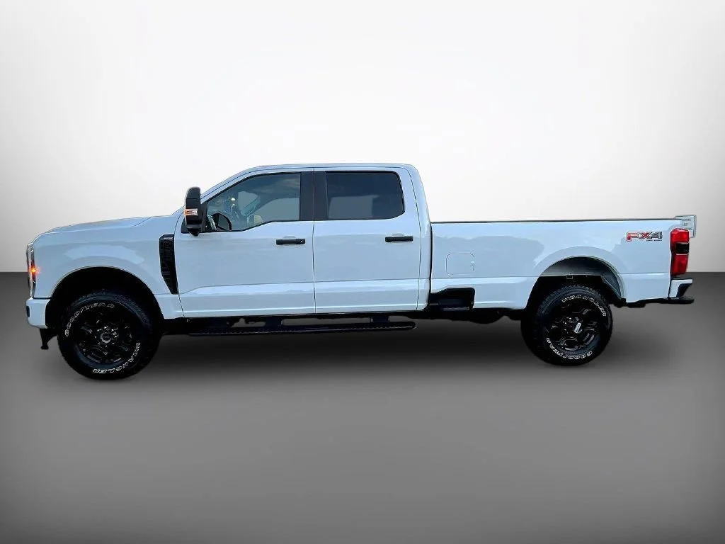 Used 2024 Oxford White Ford XL image 4