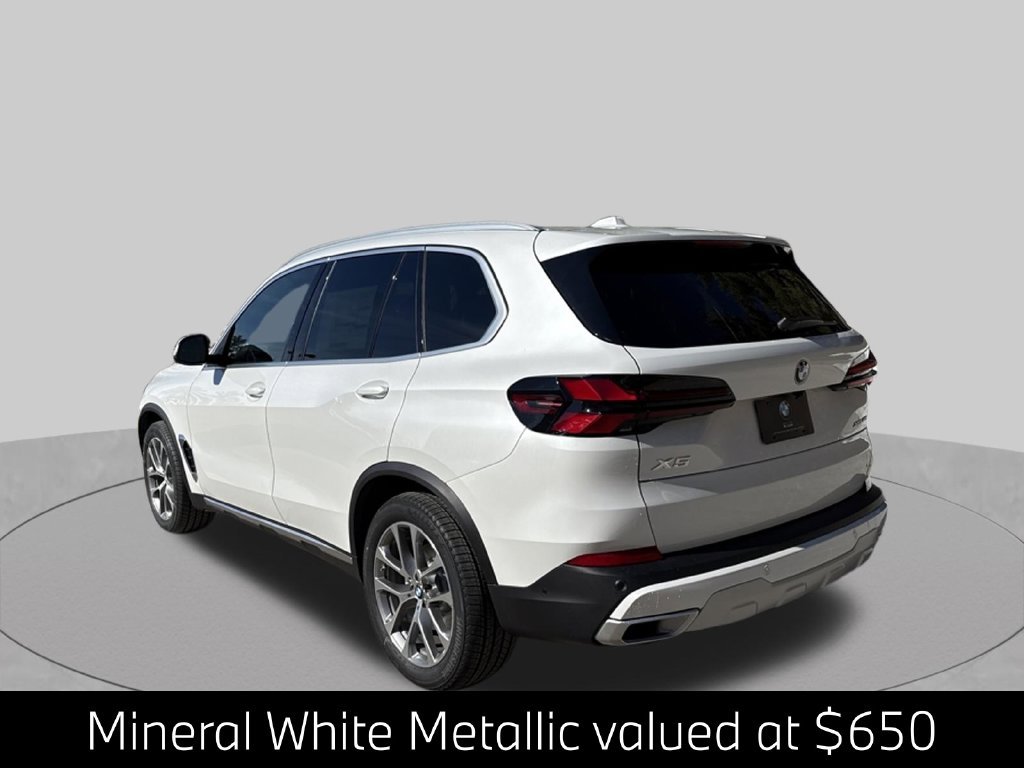 New 2026 White BMW xDrive40i image 3