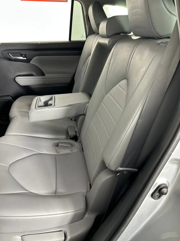 Used 2021 Silver Toyota XLE image 17