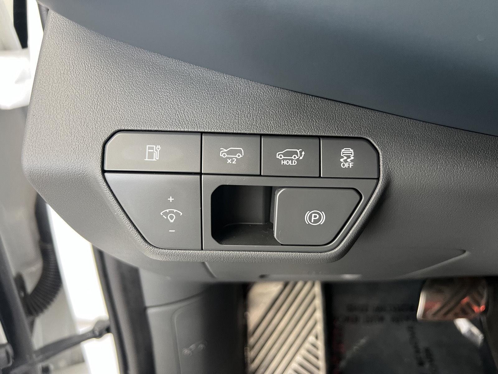 Used 2024 Snow White Pearl Kia GT-Line image 14