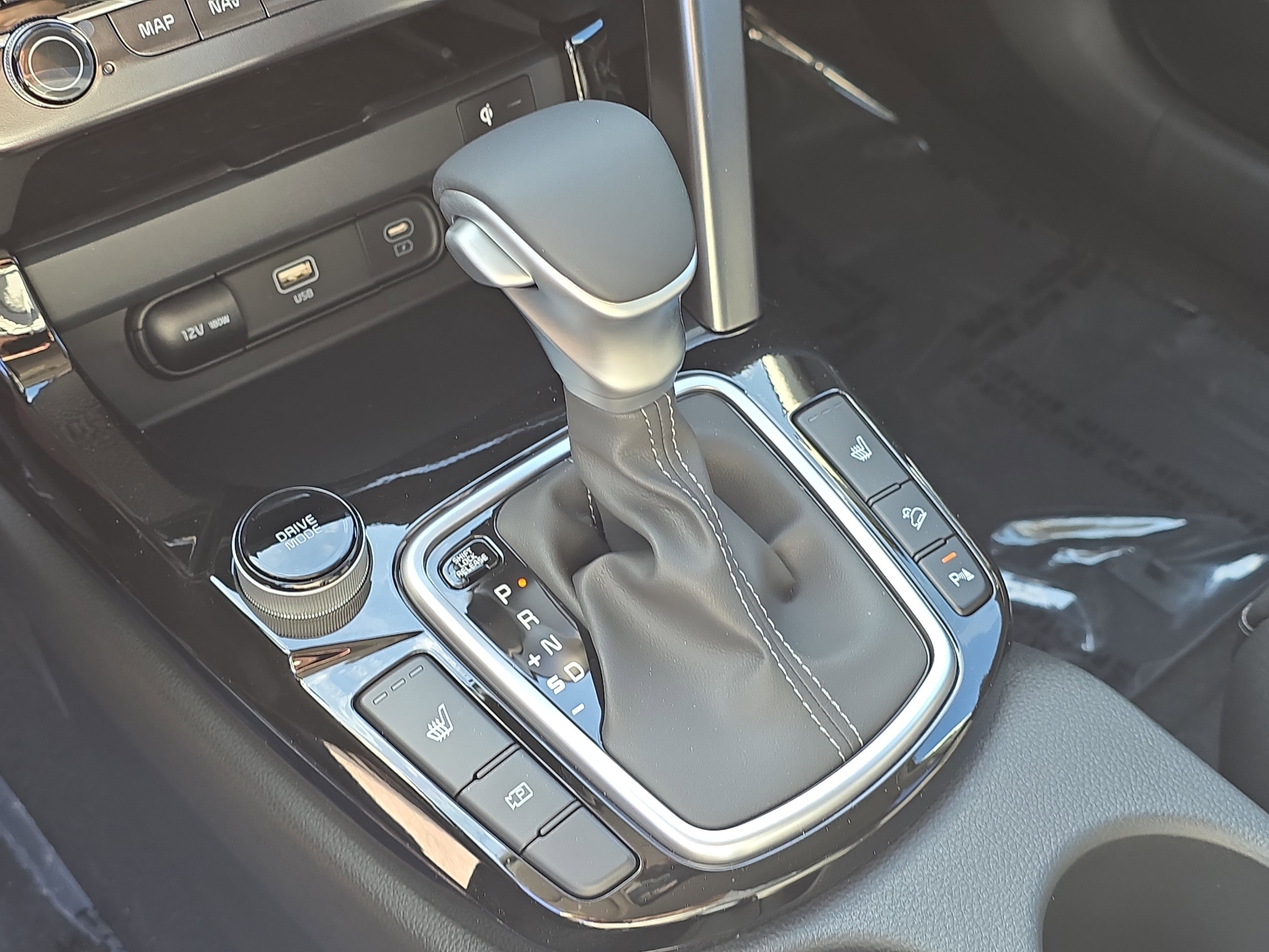 New 2026 Snow White Pearl Kia EX image 24