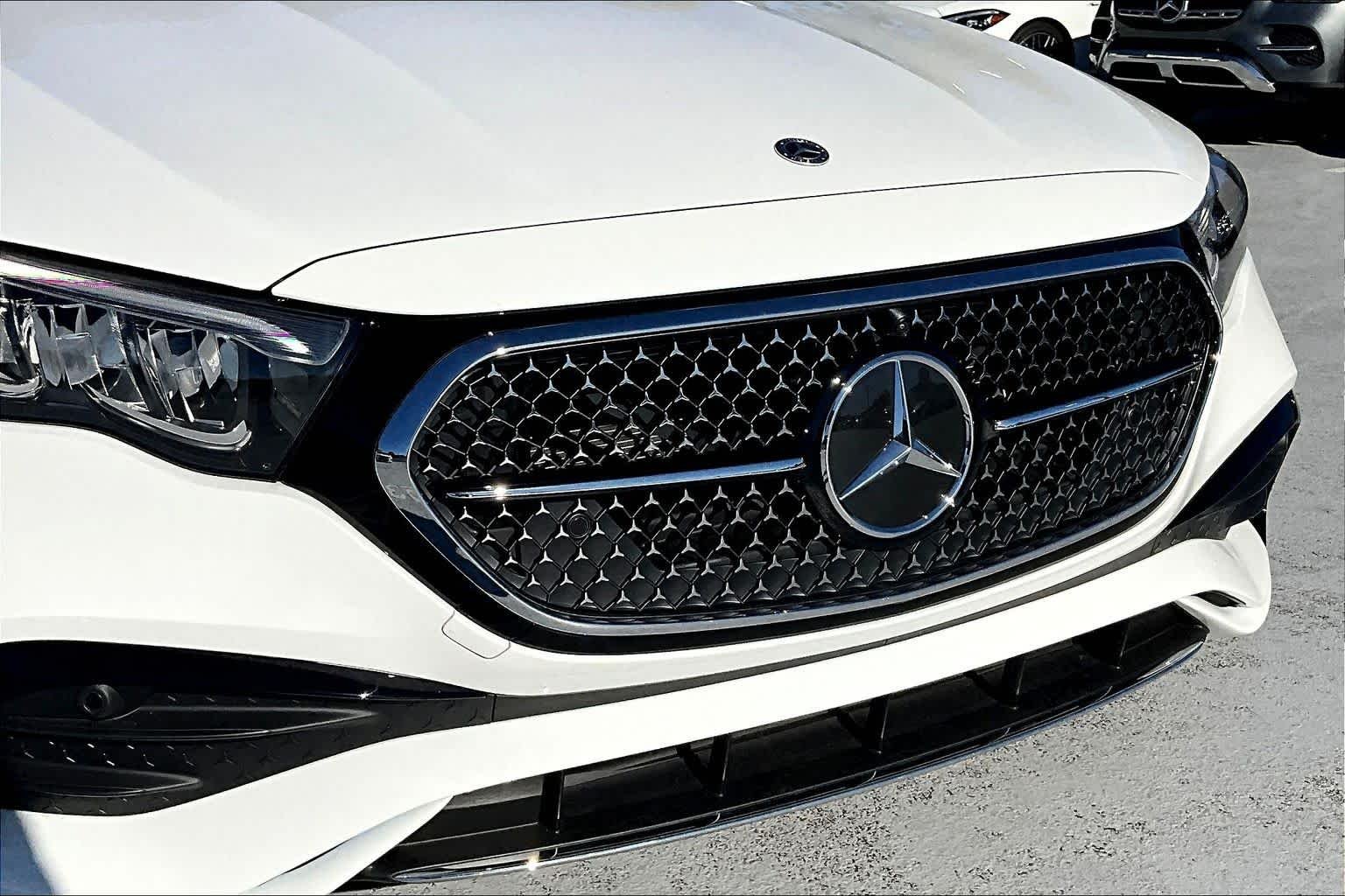 Certified Used 2025 Polar White Mercedes-Benz E 350 image 29