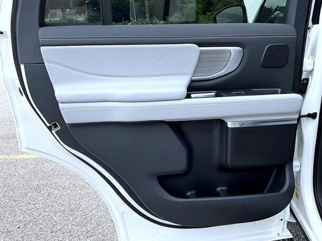 New 2027 Star White Metallic Tri-Coat Ford Platinum image 58