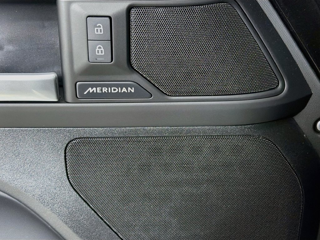 New 2026 Santorini Black Land Rover S image 19