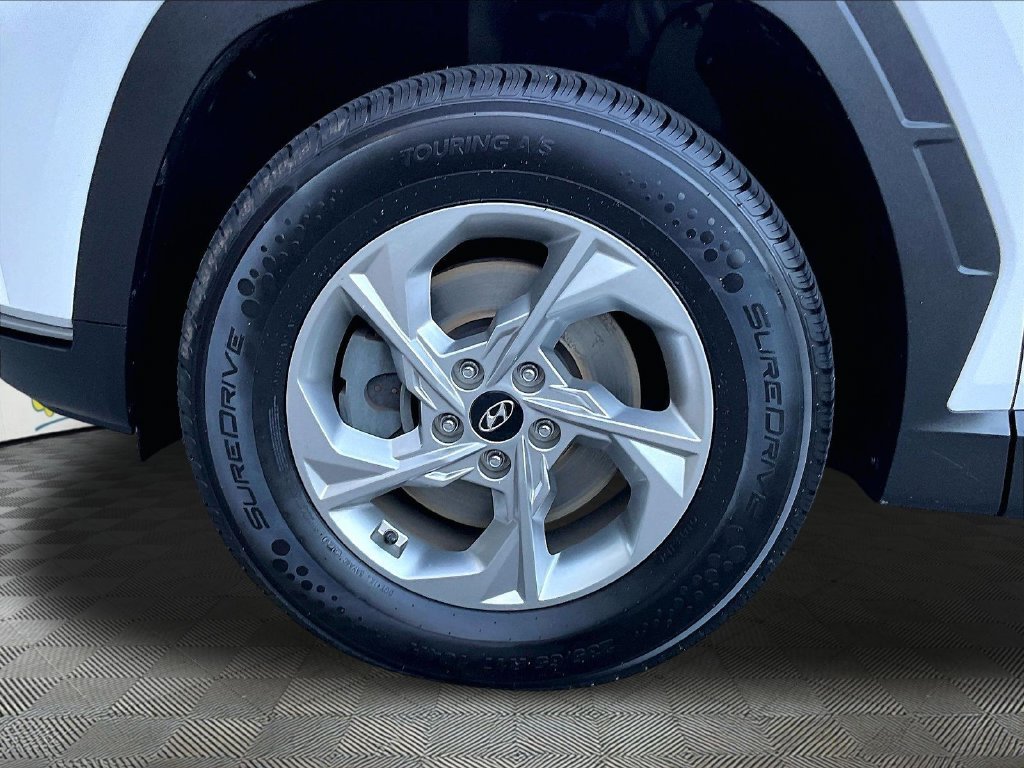 Used 2023 White Hyundai SEL image 7