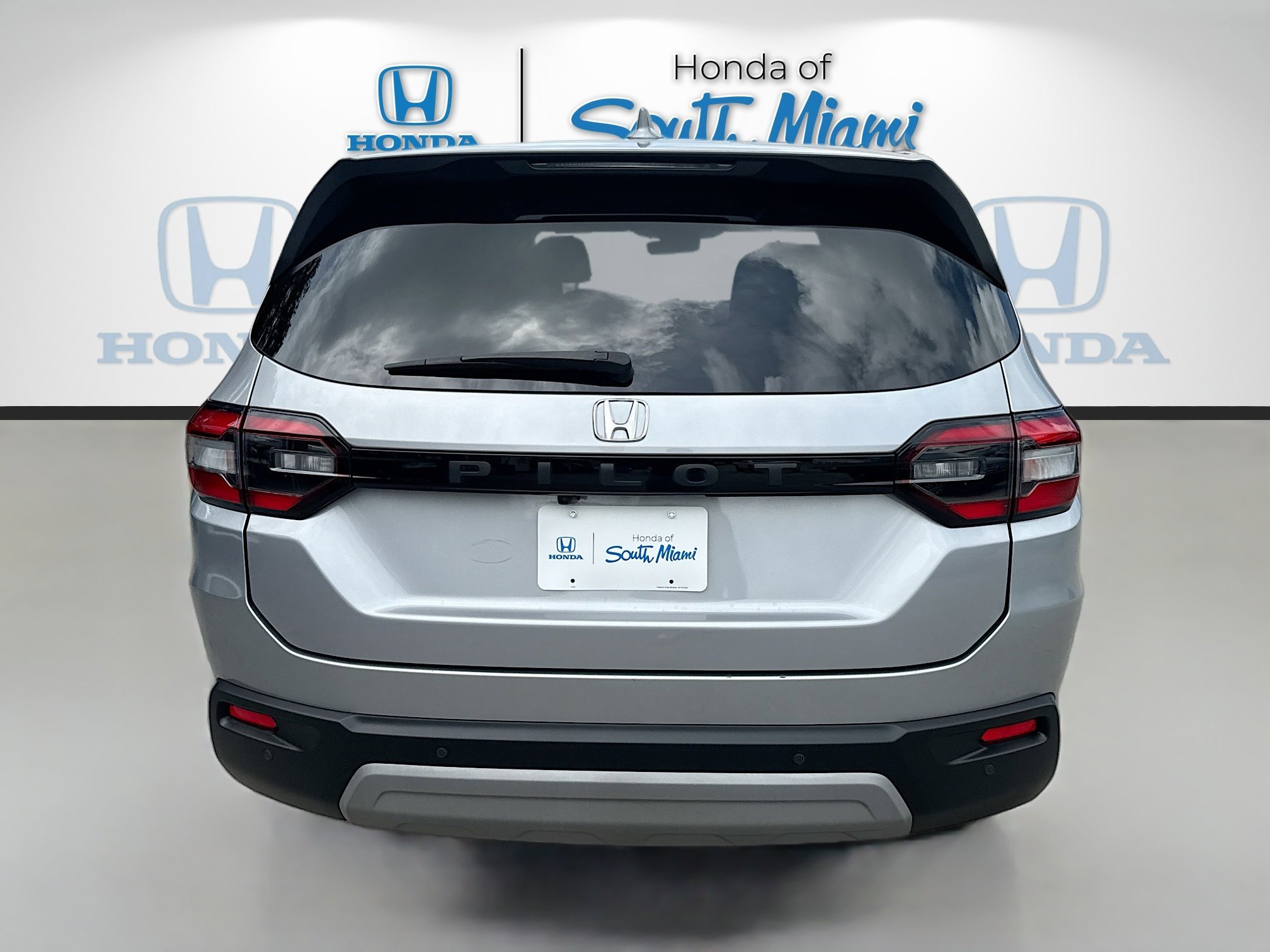 Used 2024 Lunar Silver Metallic Honda EX-L 8 Passenger image 6