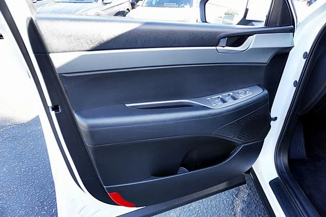 Used 2025 White Hyundai SEL image 22