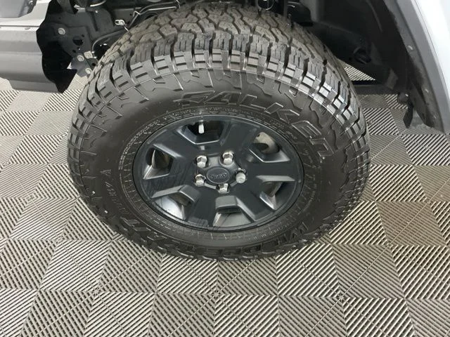 Used 2023 Silver Jeep Mojave image 29