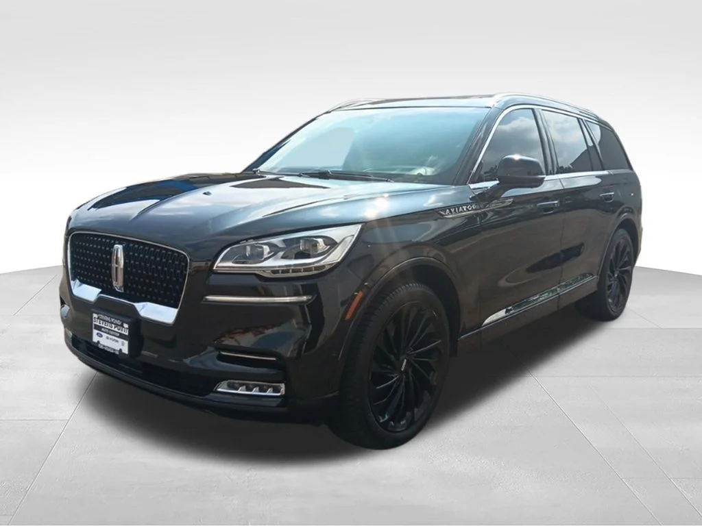 Used 2022 Infinite Black Metallic Clearcoat Lincoln Reserve image 3