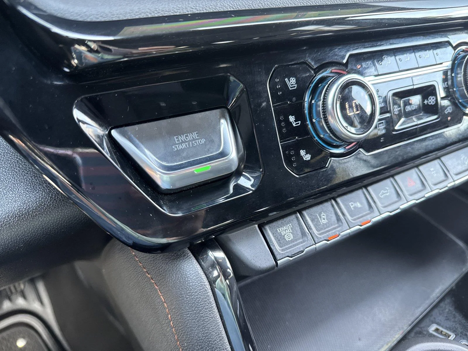 Used 2024 Onyx Black GMC AT4 image 22