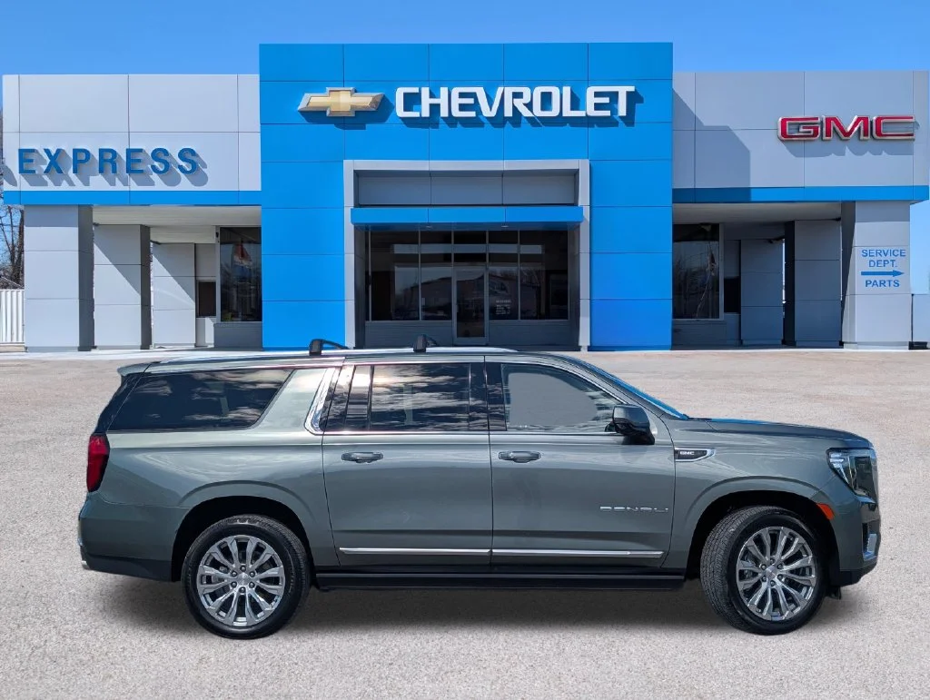 Used 2023 Green GMC Denali image 2