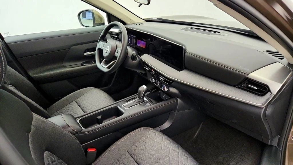 Used 2025 Canyon Bronze Metallic Nissan SV AWD image 23
