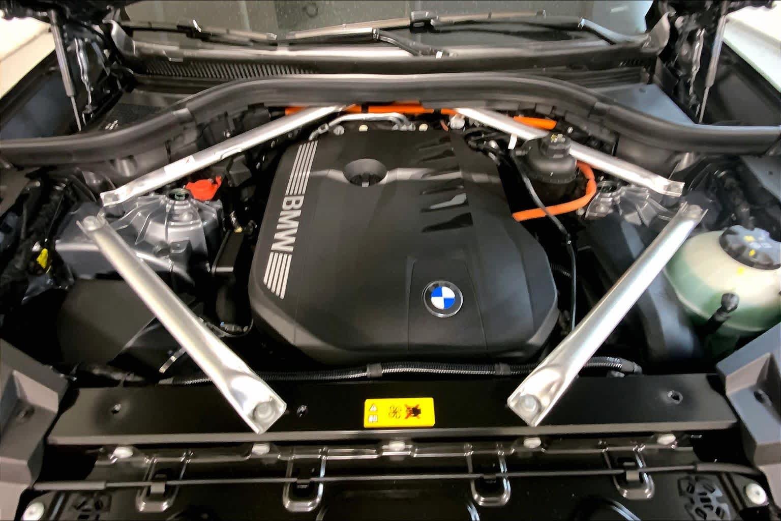 New 2026 Skyscraper Grey Metallic BMW xDrive50e image 16