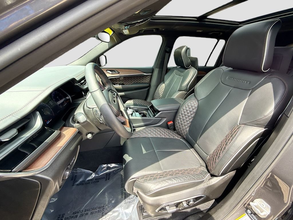 Certified Used 2025 Baltic Gray Metallic Clearcoat Jeep Summit image 23