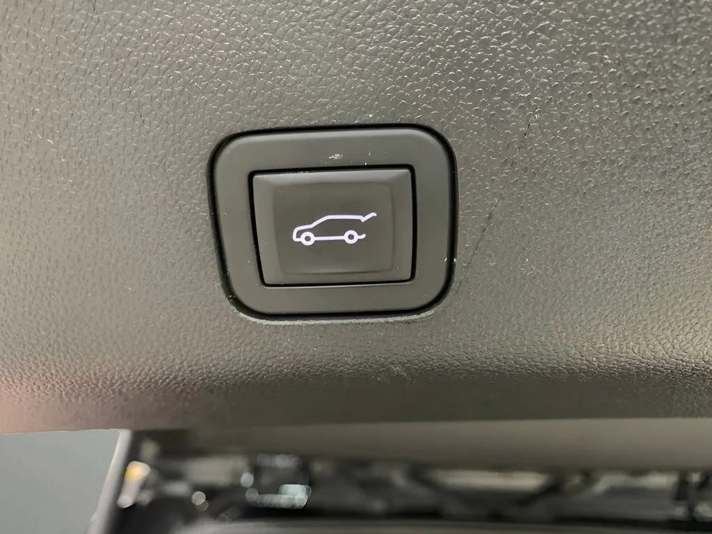 2025 Chevrolet Suburban Premier - Photo 23
