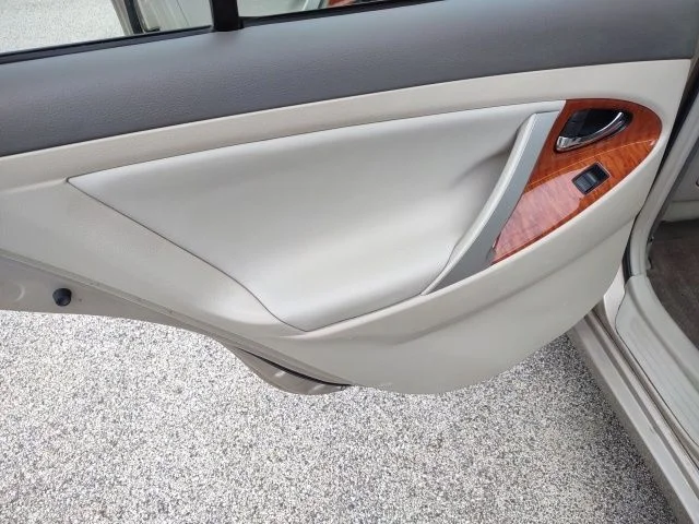 Used 2009  Toyota  image 16
