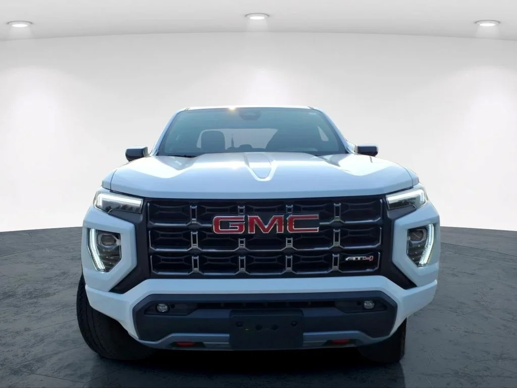 Used 2023 White GMC AT4 image 4