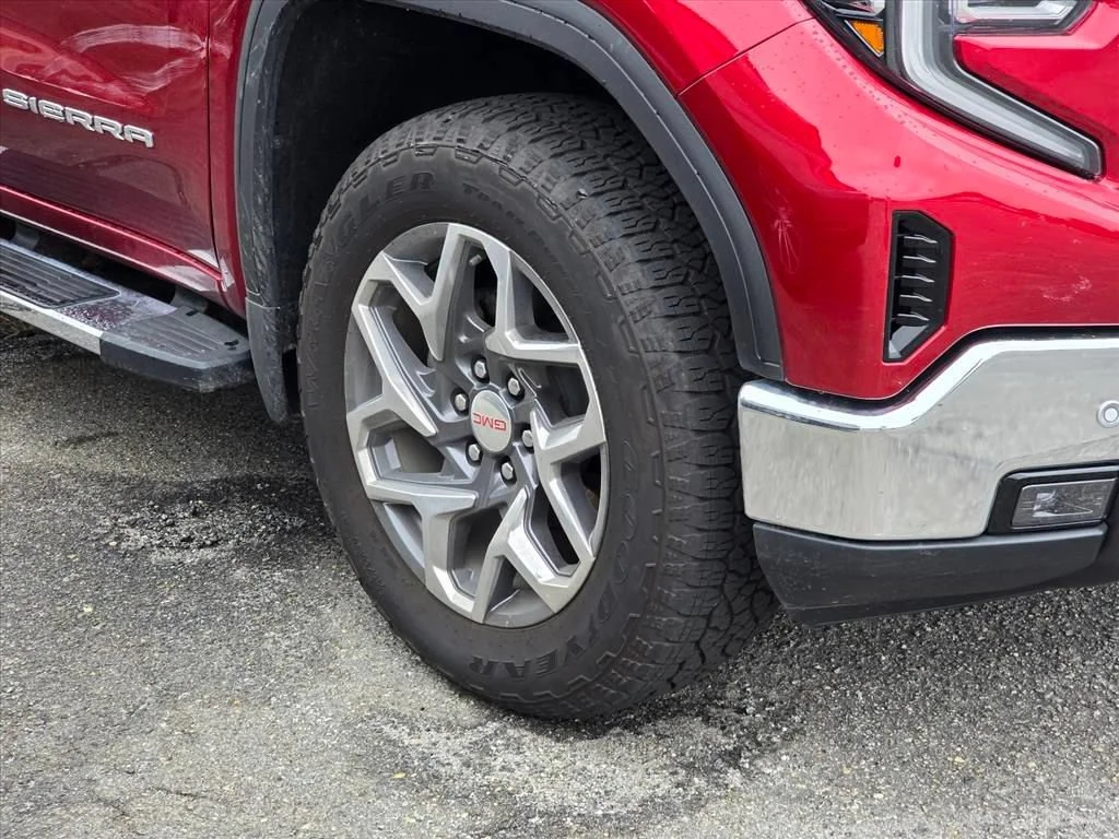 Used 2026 Volcanic Red Tintcoat GMC SLT image 17