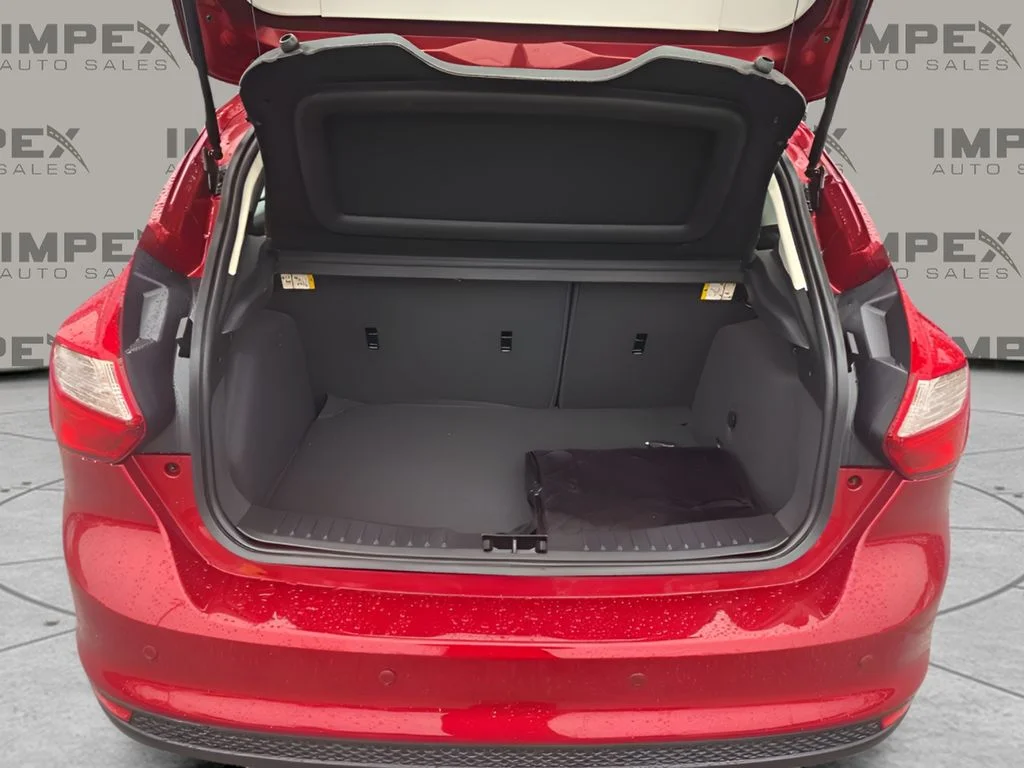 Used 2013 Red Ford SE image 25