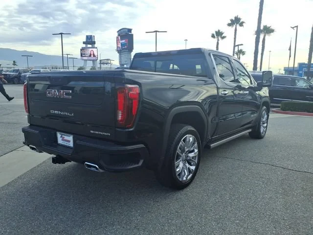 Used 2025 Onyx Black GMC Denali image 4